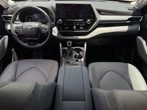 Used 2021 Toyota Highlander Platinum AWD/4WD image 11