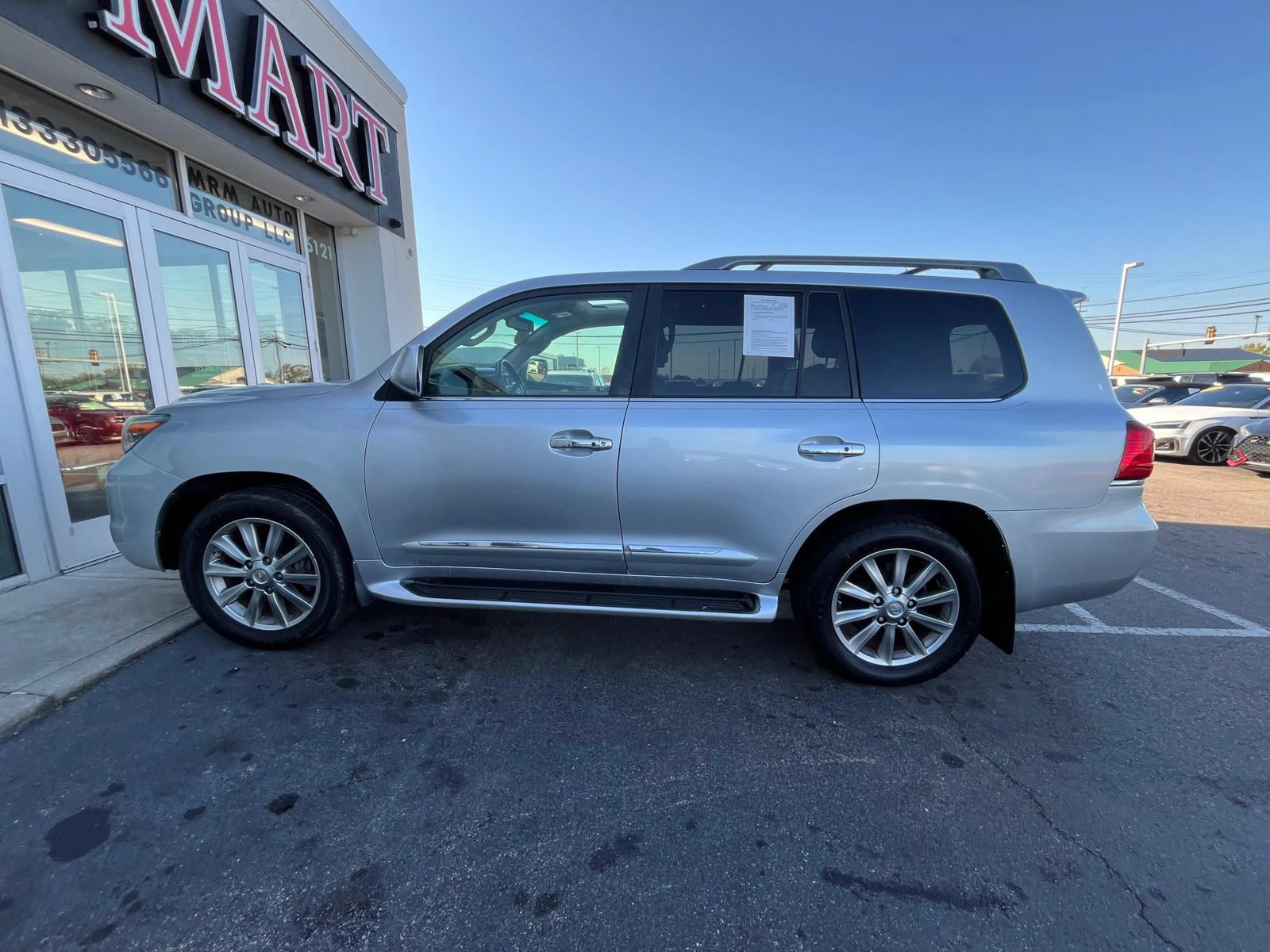 Used 2011 Lexus LX 570 4WD w/ Luxury Pkg image 12