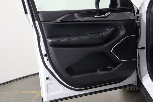 Used 2022 Jeep Grand Cherokee L Laredo w/ Luxury Tech Group I AWD/4WD image 19