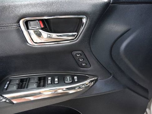 Used 2013 Toyota Avalon Limited FWD image 28