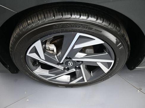 Certified 2024 Hyundai Elantra SEL w/ Convenience Package FWD image 14