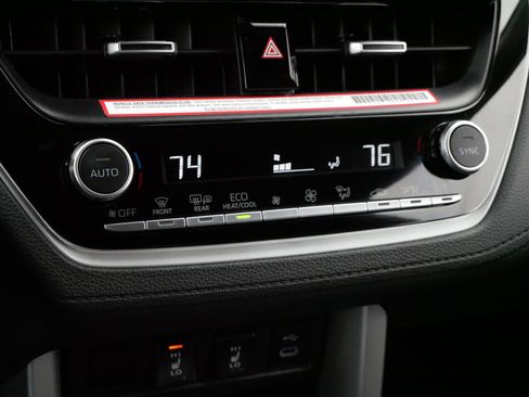 Used 2023 Toyota Corolla Cross XSE image 23