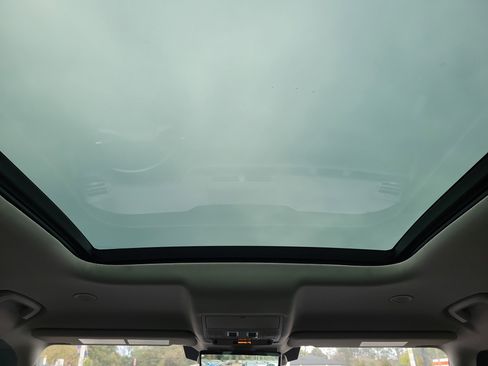 Used 2020 Land Rover Defender 110 SE image 19