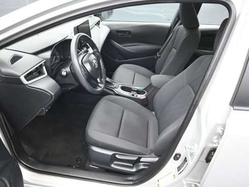 Used 2025 Toyota Corolla LE FWD image 9
