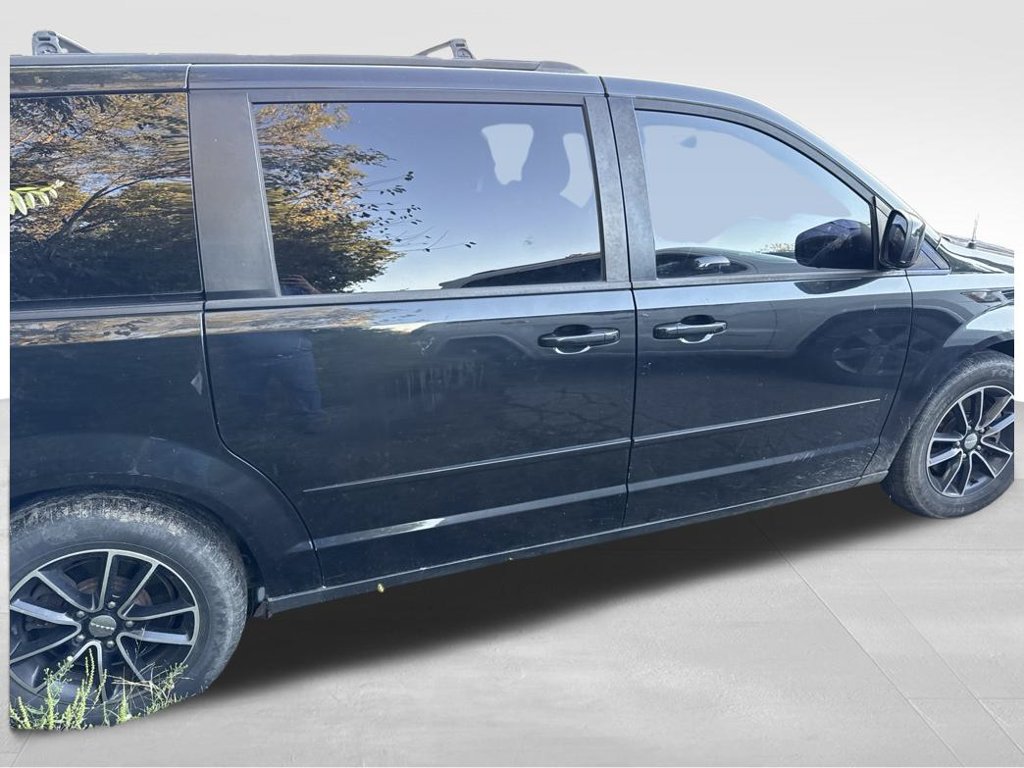 Used 2017 Dodge Grand Caravan GT FWD image 4