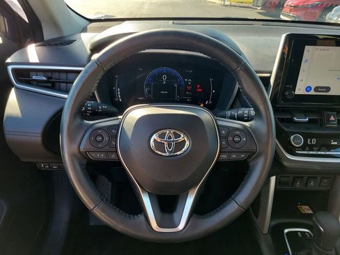 Used 2023 Toyota Corolla Cross XLE image 29
