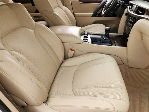 Used 2016 Lexus LX 570 4WD image 12