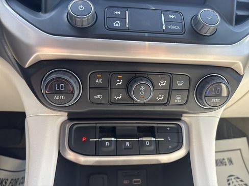 Used 2023 GMC Acadia Denali w/ Denali Technology Package AWD/4WD image 25