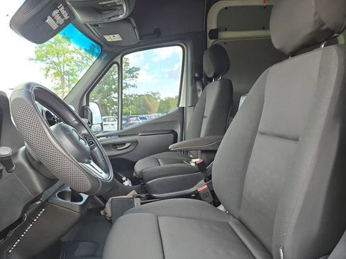 Used 2022 Mercedes-Benz Sprinter 2500 image 23