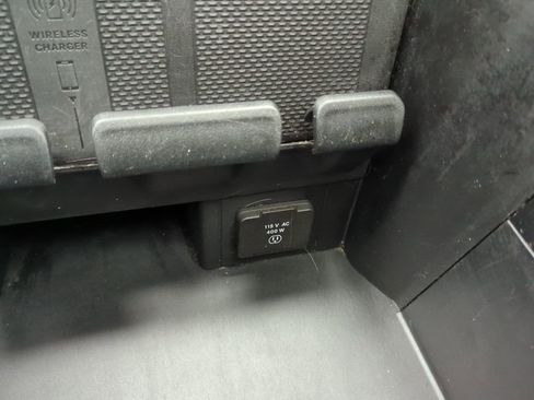 Used 2023 RAM 1500 Laramie image 30