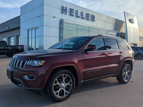 Used 2018 Jeep Grand Cherokee Limited AWD/4WD image 3
