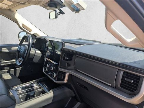 Used 2024 Ford Expedition XLT AWD/4WD image 18