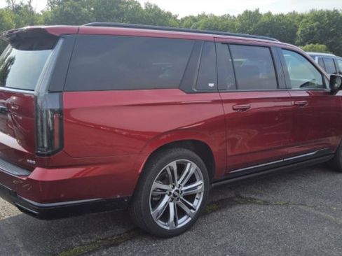 Used 2025 Cadillac Escalade ESV Sport Platinum AWD/4WD image 4