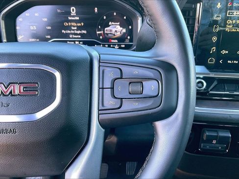 Used 2025 GMC Sierra 1500 SLT image 13