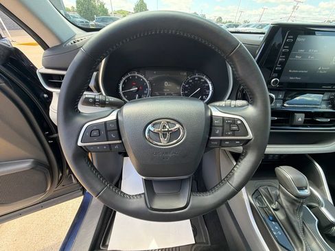 Used 2022 Toyota Highlander XLE AWD/4WD image 13