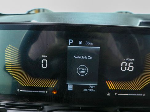 Used 2025 Kia Carnival FWD image 15