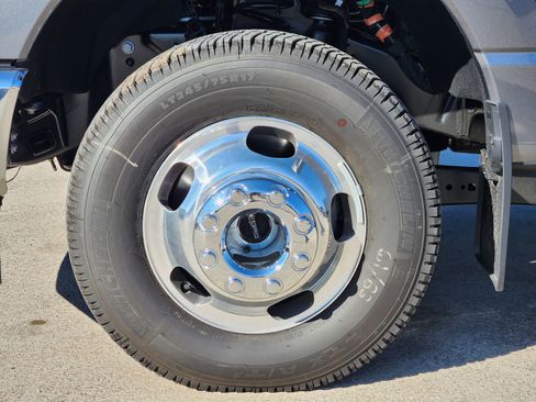 New 2026 Ford F350 Lariat w/ FX4 Off-Road Package image 12