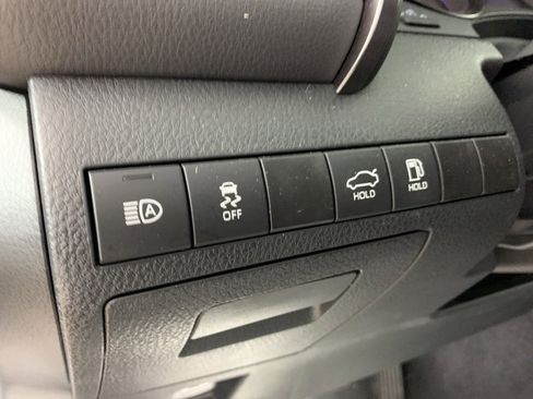 Used 2024 Toyota Camry SE w/ Convenience Package image 18