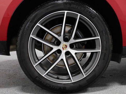 Certified 2025 Porsche Macan image 38