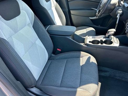 Used 2024 Chevrolet Trax RS w/ Sunroof Package image 22