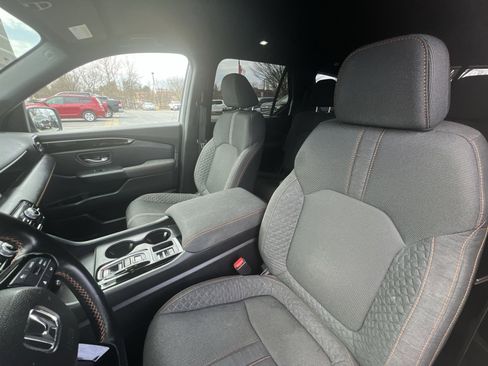 Used 2023 Honda Pilot Sport image 13