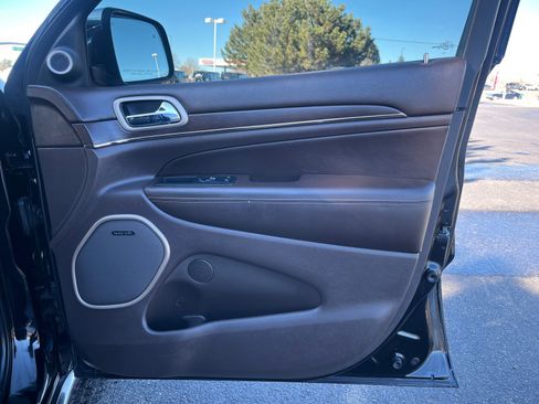 Used 2017 Jeep Grand Cherokee Summit image 16