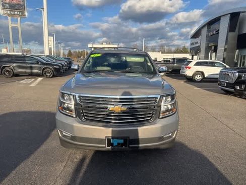 Used 2017 Chevrolet Suburban Premier image 2