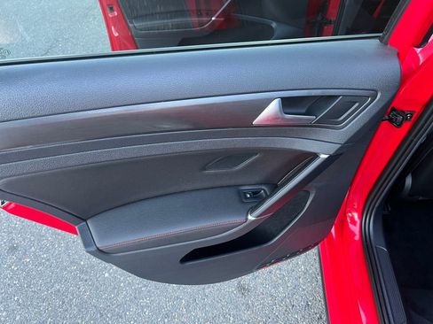 Used 2020 Volkswagen GTI SE image 22