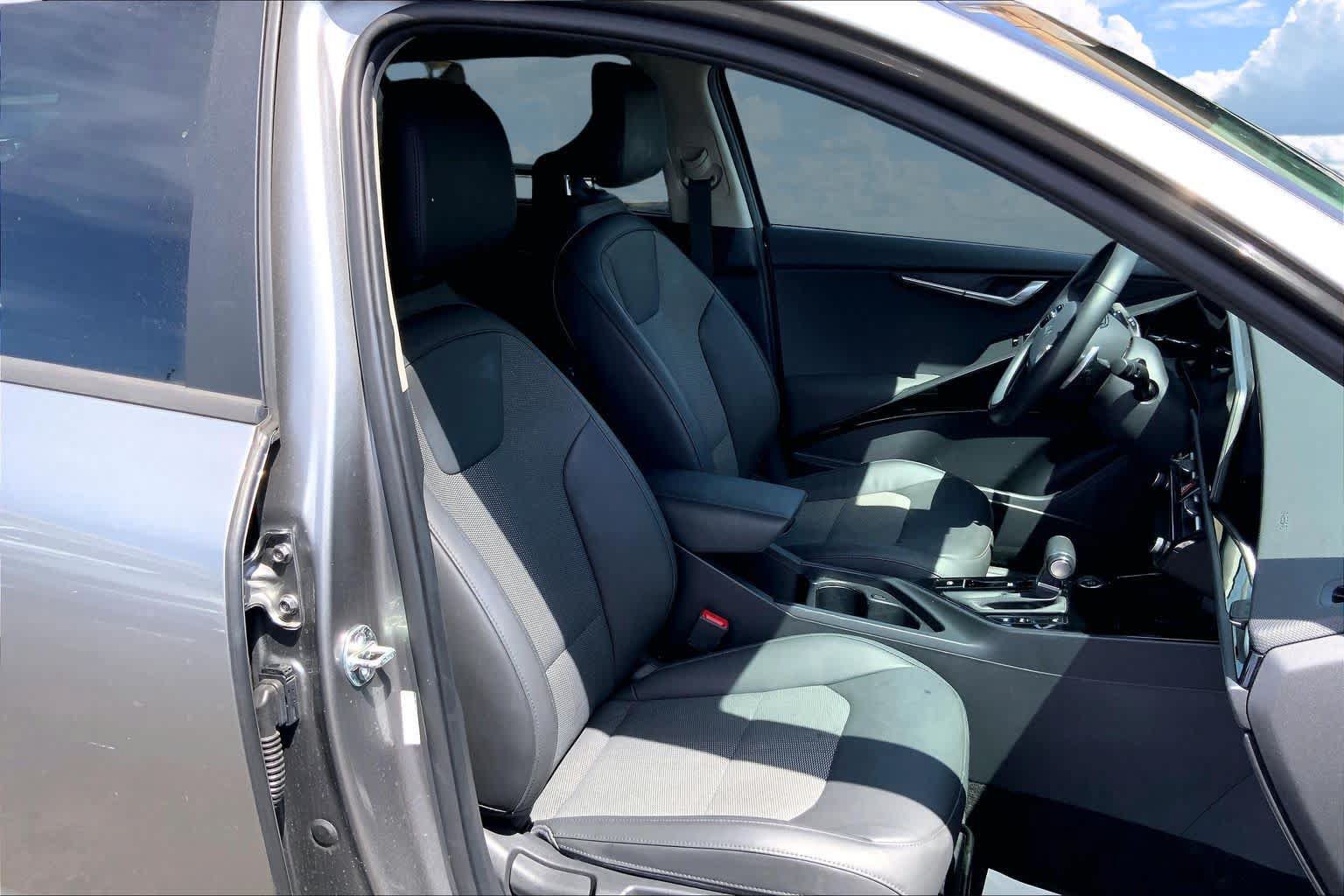 Used 2023 Kia Niro EX FWD image 13