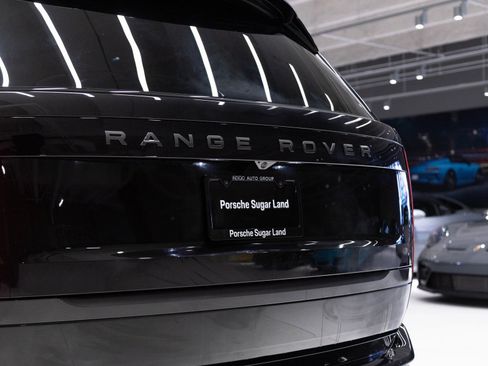 Used 2025 Land Rover Range Rover SE image 32