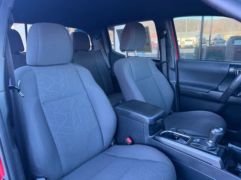 Used 2019 Toyota Tacoma TRD Off-Road image 12