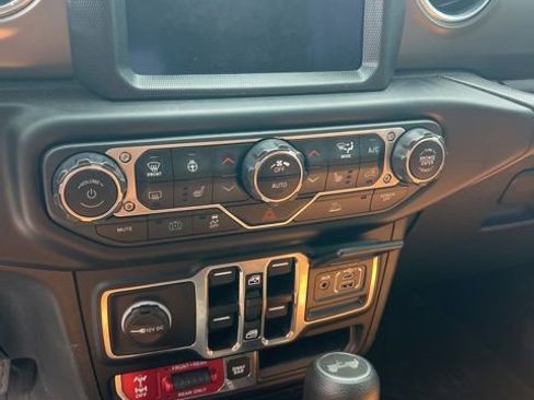 Used 2023 Jeep Wrangler Unlimited Rubicon 4xe w/ Cold Weather Group AWD/4WD image 14