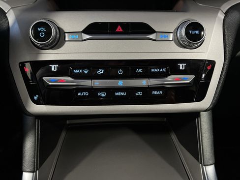 Used 2020 Ford Explorer XLT w/ Equipment Group 202A image 21