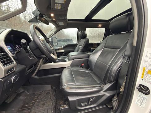 Used 2019 Ford F250 Lariat image 2
