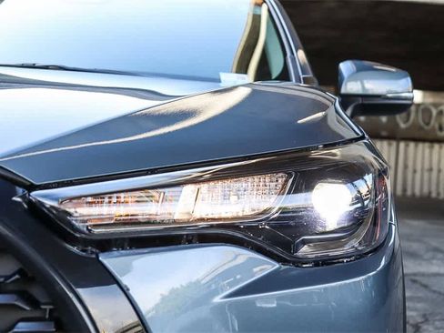 Used 2024 Toyota Corolla Cross LE w/ Moonroof Package image 7