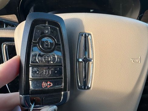 Used 2021 Lincoln Corsair Reserve image 20