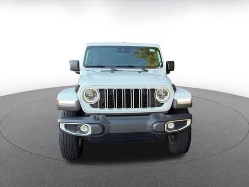 Used 2025 Jeep Wrangler Unlimited Sahara AWD/4WD image 3