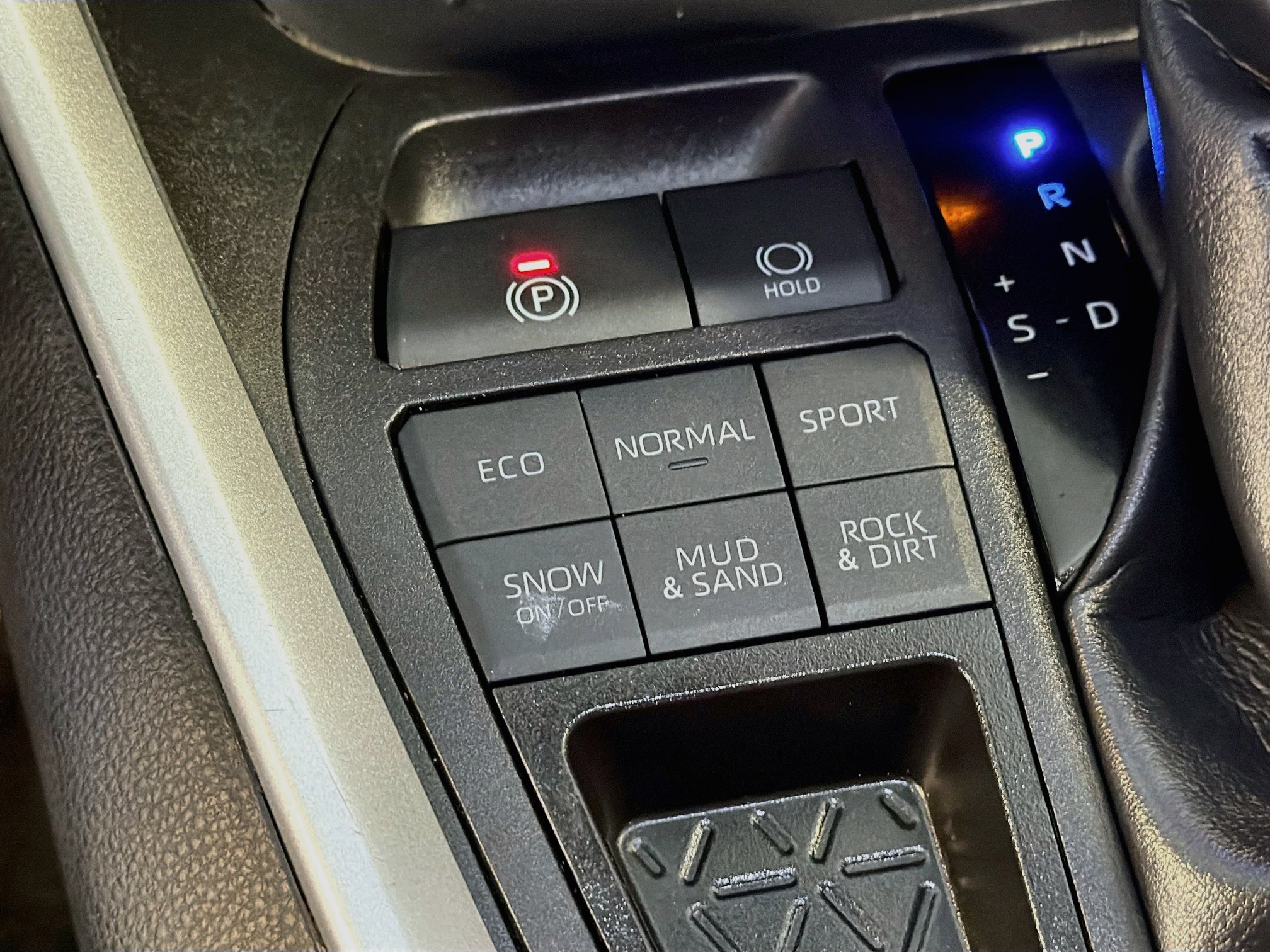 Used 2025 Toyota RAV4 LE AWD/4WD image 24