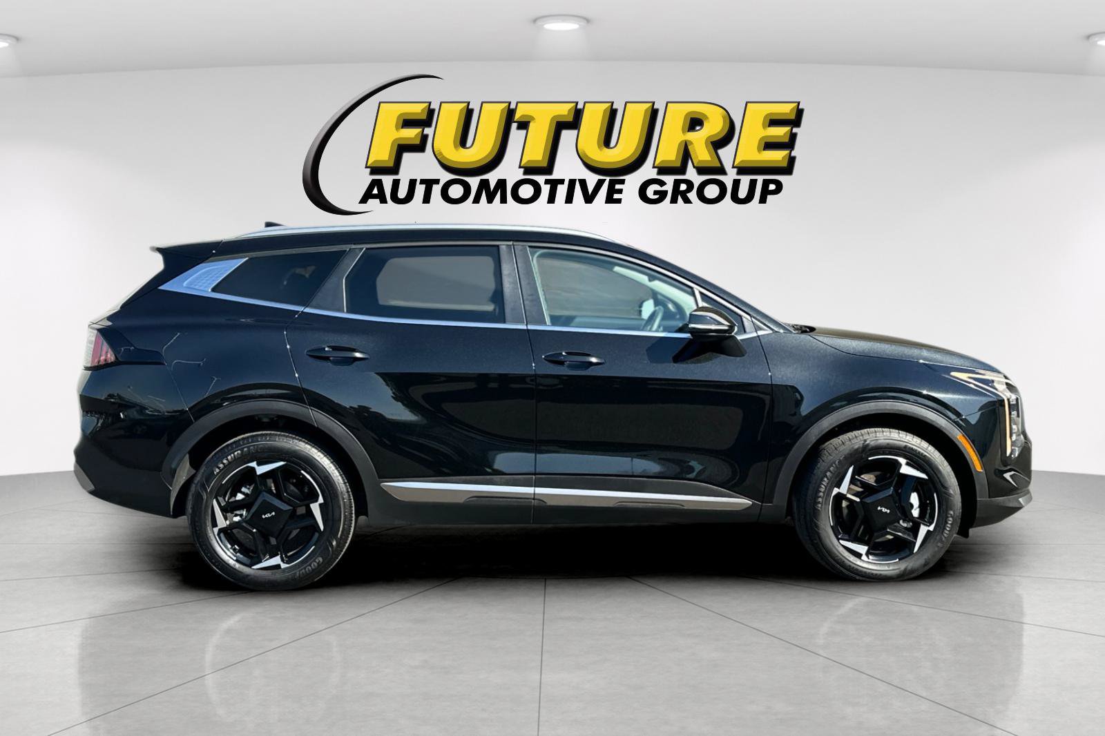 Used 2026 Kia Sportage EX AWD/4WD image 3