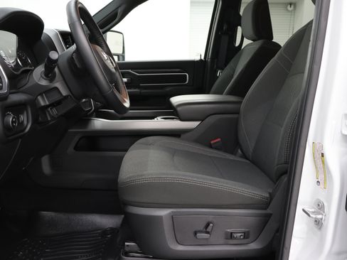 Used 2024 RAM 2500 Big Horn w/ Sport Appearance Package image 8