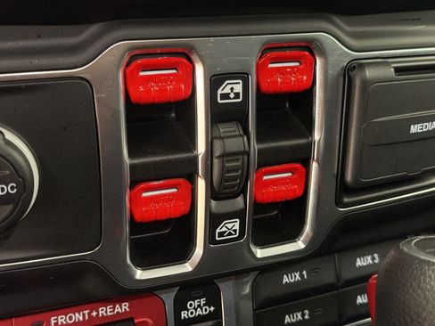 Used 2021 Jeep Wrangler Unlimited Rubicon AWD/4WD image 18