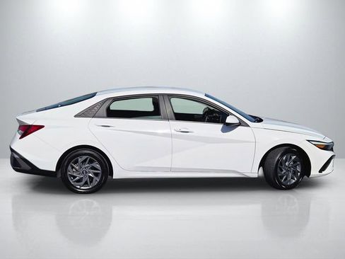 Used 2024 Hyundai Elantra SEL FWD image 6