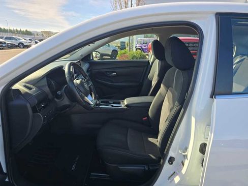 Used 2023 Nissan Sentra SV image 9