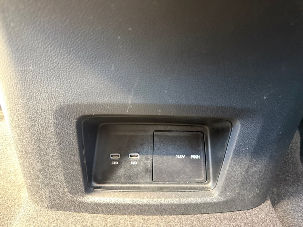 Used 2025 Volkswagen Atlas SE FWD image 18