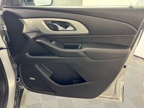 Used 2020 Chevrolet Traverse LT w/ LT Premium Package AWD/4WD image 32
