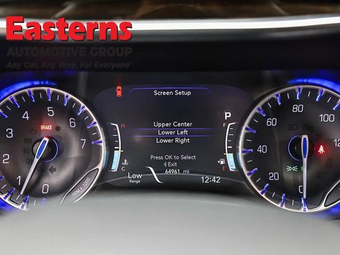 Used 2022 Chrysler Pacifica Limited FWD image 18