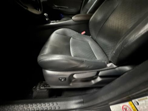 Used 2019 Toyota C-HR Limited FWD image 15