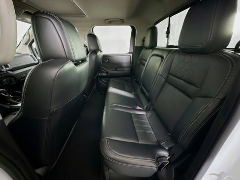 Used 2024 Nissan Frontier SL w/ Technology Package image 28