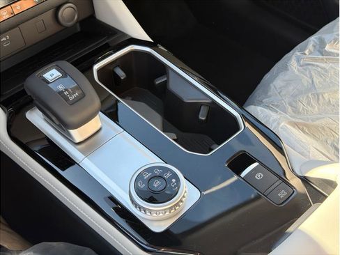 New 2026 Mitsubishi Outlander LE image 11