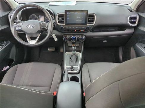 Used 2022 Hyundai Venue SEL FWD image 17